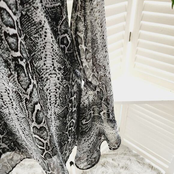 SHOW ME YOUR MUMU GRAY/BROWN SNAKE PRINT WITH RUFFLE SLEEVE SIZE SMALL - Picture 5 of 6